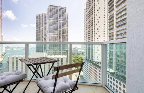 Brickell Condo | Brickell River LOFT/parking & 12 min to South Beach