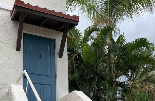 Parrot Cove Apartment | Bridge to Paradise...(1.3 miles from 🏖beach & .3 Lakeworth Golf ⛳️ Club)