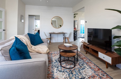 South Lethbridge House | Bright 2 Bedroom Duplex in Historic Downtown