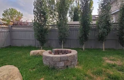 Airdrie House | Bright 2-Story 3BR Home w/Backyard Fire Pit Stay! Close to the Rocky Mountains