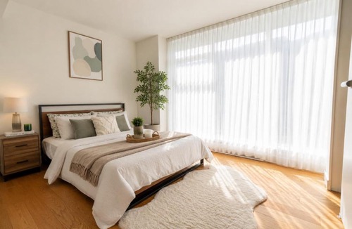 Chinatown Apartment | Bright 3BR with City Views Central Vancouver