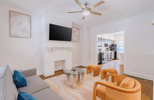 University Circle House | Bright 5BR Townhome Near Museums & Univ. Circle
