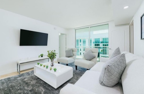 Brickell Apartment | Bright and Cozy 3 Bedroom