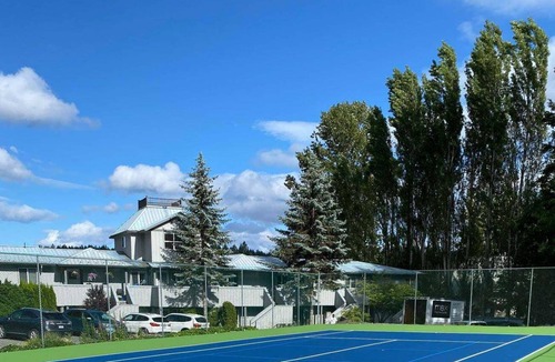 Shawnigan Lake Condo | Bright and spacious lakefront unit at Shawnigan Beach Resort