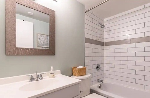 Prince George House | Bright & Clean 2BR 1BA Lower Suite w/ WiFi