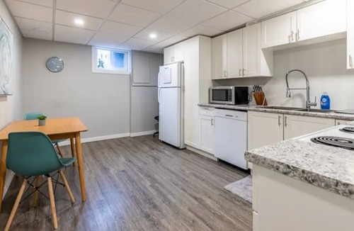 Prince George House | Bright & Clean 2BR 1BA Lower Suite w/ WiFi