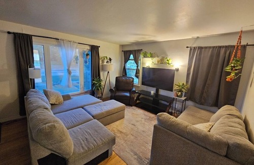 Rapid City House | Bright & Comfortable 2BR Retreat Great Location Perfect Short Stay