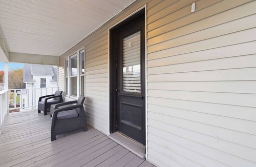 Manchester Apartment | Bright Front Facing Unit - Private Front Farmers Porch