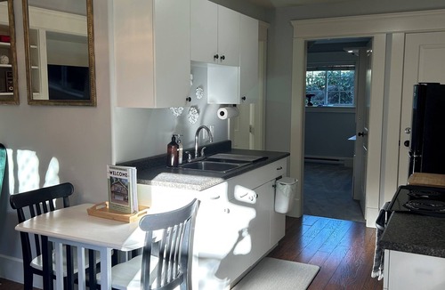 Langford Villa | Bright Garden Suite in Colwood