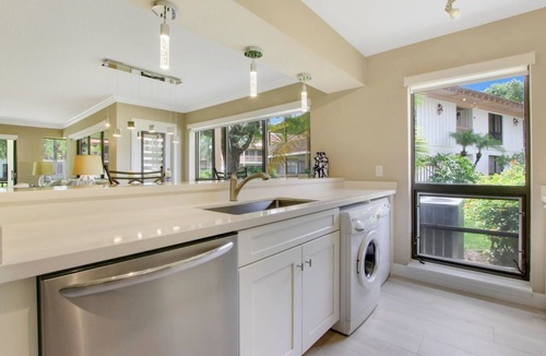 Hunt Club Condo | Bright Modern Condo at PGA National Resort
