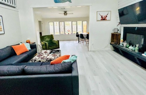 Fairhaven House | Bright Modern Beach House with loft just a 10 minute walk to West Island Beach