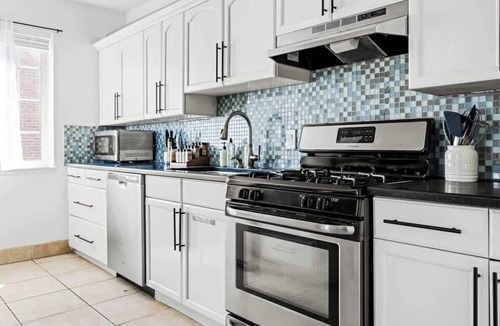 West Colfax Apartment | Bright & Modern King Retreat | Sloans Lake | 30Day