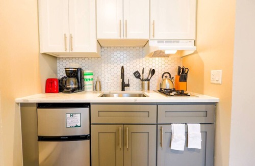 Prudential - St. Botolph Apartment | Bright Modern Studio in South End
