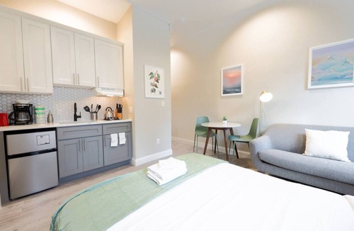 Prudential - St. Botolph Apartment | Bright Modern Studio in South End
