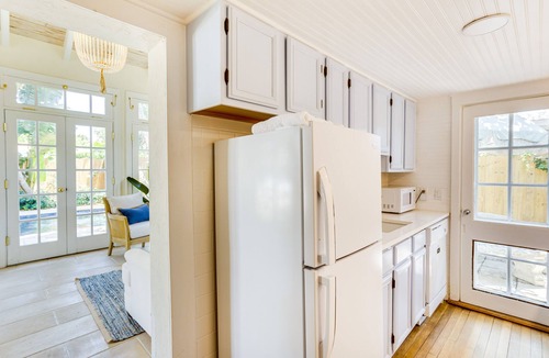 Southside Cottage | Bright & Modern West Palm Beach Cottage w/Loft