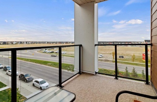 Calgary House | Bright & Spacious condo, 2BR+2Bath+Heated Parking