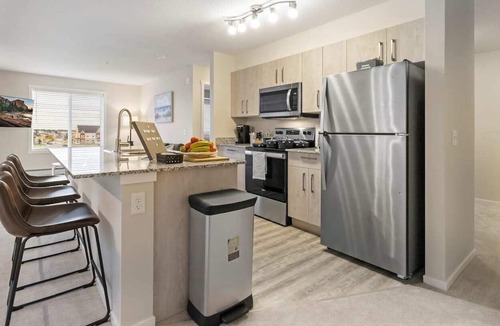 Calgary House | Bright & Spacious condo, 2BR+2Bath+Heated Parking