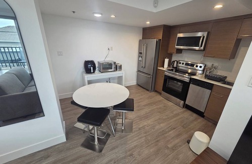 Sunset Apartment | Bright & Spacious | Private |Clean | A/C | WiFi