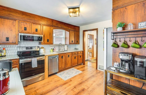 Cleveland House | Bring the Family! Mid-Century Modern Gem in Euclid