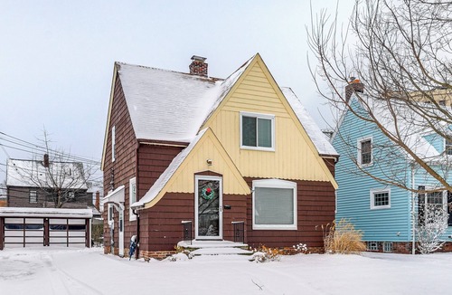 Cleveland House | Bring the Family! Mid-Century Modern Gem in Euclid