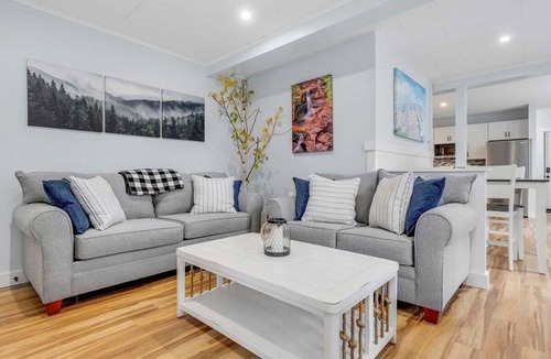Bethel Apartment | Broad Street 1 | Pine