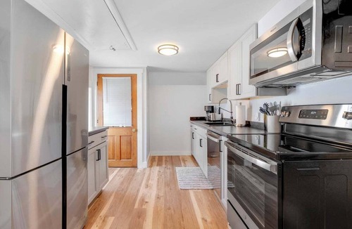 Bethel Apartment | Broad Street 3 | Birch