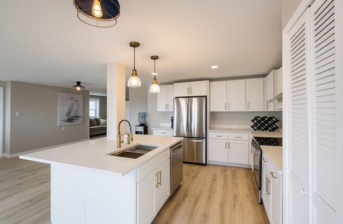 St. Albans House | Brooko's Lakefront Retreat - Sunset views - 10 Minutes to St. Albans VT