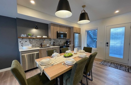 Town Centre Apartment | Brookside Peaks | Downtown | Rooftop Hot Tub
