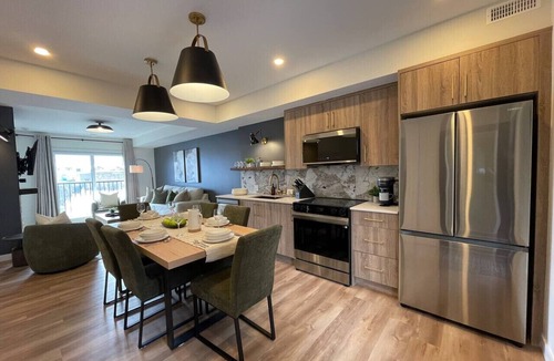 Town Centre Apartment | Brookside Peaks | Downtown | Rooftop Hot Tub