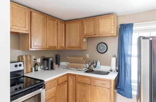 Old North End Apartment | BTV Metro Apartment: 2nd floor, parking