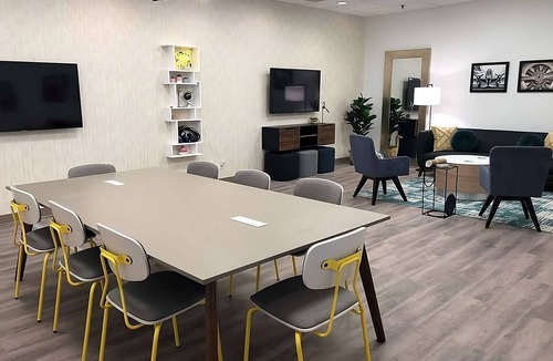 Flagami Hotel | Business-Friendly Property! Three Attractive Units, Near Brickell City Centre