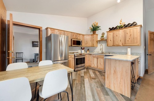 Estes Park Condo | C3 Deluxe Condo W/Two Balconies & Mountain View