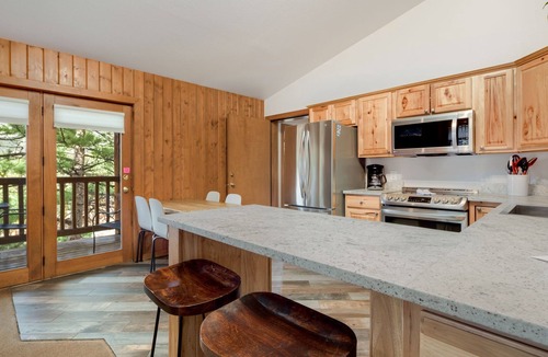Estes Park Condo | C3 Deluxe Condo W/Two Balconies & Mountain View