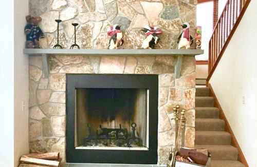 Carroll Villa | C6 Beautiful views from this Crawford Ridge Townhome a short walk from the slopes