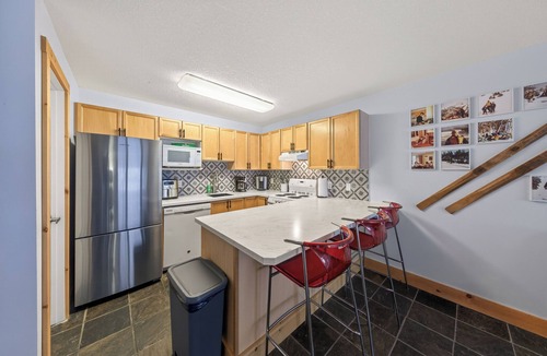 East Kootenay House | Nestle Inn Hideaway - Toby Creek Lodge Unit 213