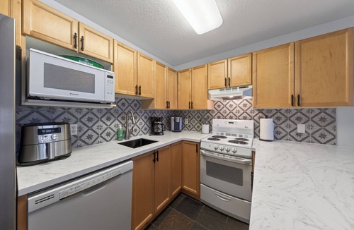 East Kootenay House | Nestle Inn Hideaway - Toby Creek Lodge Unit 213