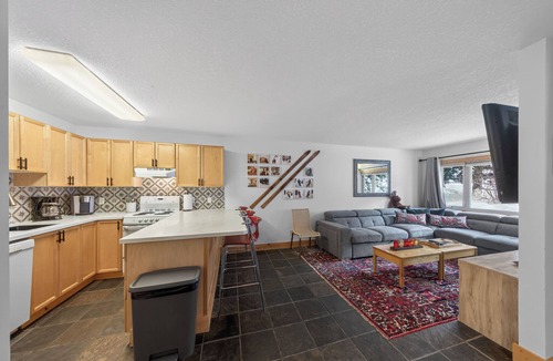 East Kootenay House | Nestle Inn Hideaway - Toby Creek Lodge Unit 213