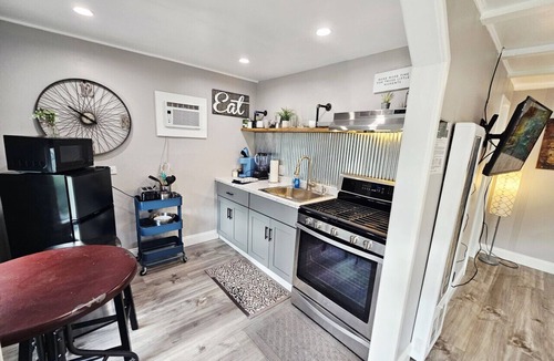 Glenwood Springs Cabin | Cabin 01: Vintage Western Remodeled Luxury & Breathtaking Views + Full Kitchen