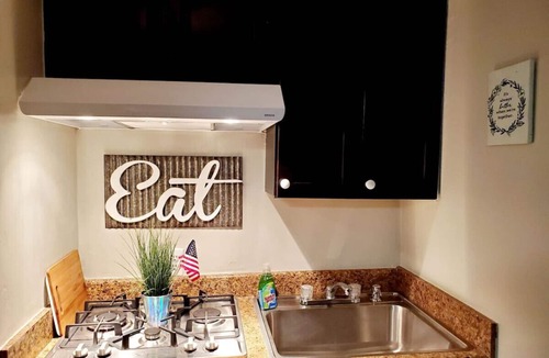 Glenwood Springs Cabin | Cabin 06 PETS OK 🐾Rustic Old West Studio+Kitchen