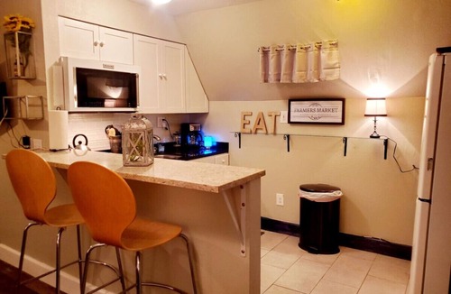 Glenwood Springs Cabin | Cabin 17: Cozy 2-Story Retreat w/Spiral Staircase Kitchen Sleeps 4