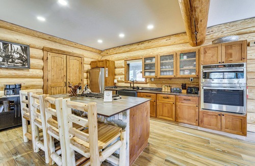 Red River Cabin | Cabin 3/4 Mi to Red River Ski & Summer Area