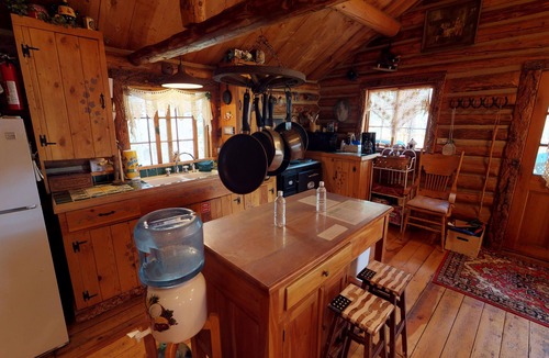 Red River Cabin | Cabin by the Creek in Bitter Creek