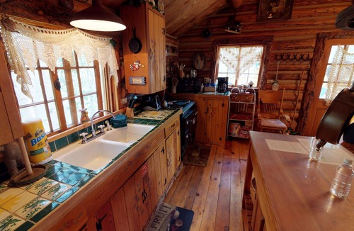 Red River Cabin | Cabin by the Creek in Bitter Creek