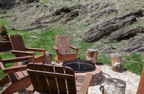 Hill City Cabin | Cabin is Perfect for: SXS riders, Mickelson Trail, 1880 Train, and Mt Rushmore