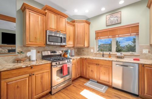 Estes Park House | Cabin minutes from downtown Estes Park and RMNP