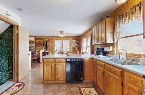 Westfield House | Cabin on 12 acres w/valley views, sledding hills, bbq, firepit, w/d, wifi