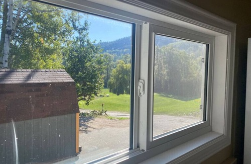 Rossland Cabin | Cabin on 1st Tee - Redstone Resort