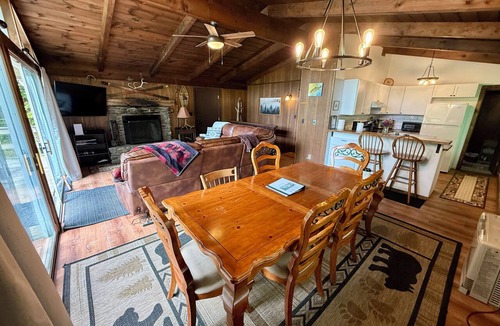 Windsor Cabin | Cabin on the hill Ascutney Vt - 4 bedrooms