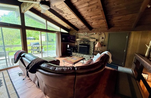 Windsor Cabin | Cabin on the hill Ascutney Vt - 4 bedrooms