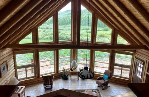 Walden Cabin | Cabin Rental for Large Groups Ideal for Colorado Glamping